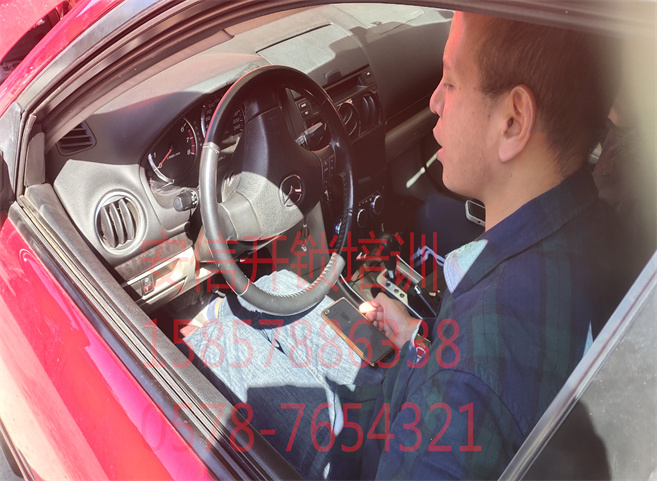 没读过多少书的能学配汽车遥控技术吗？