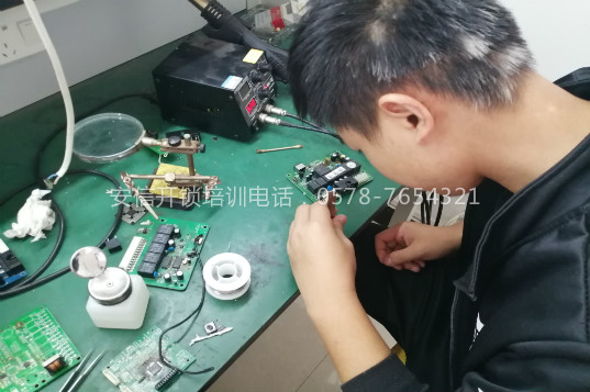 宾阳学配汽车钥匙菜鸟可以学吗？