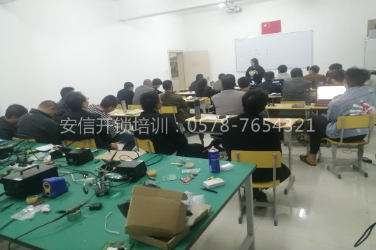 贵港学习配汽车钥匙怎么收费？