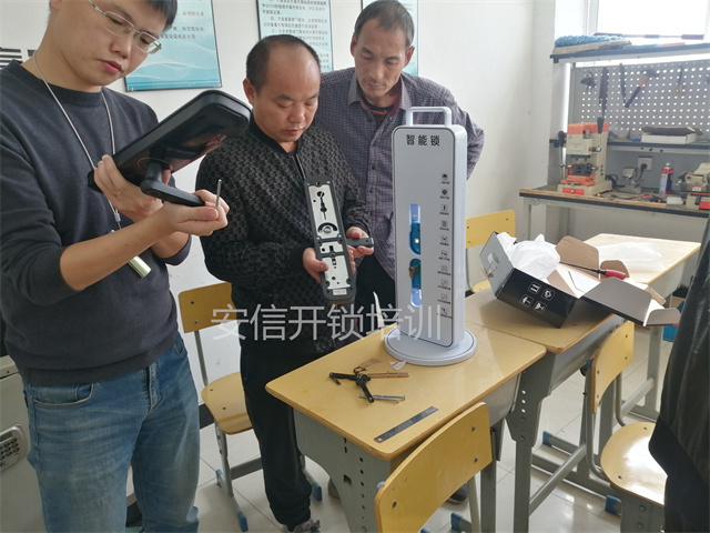浦北学智能锁安装