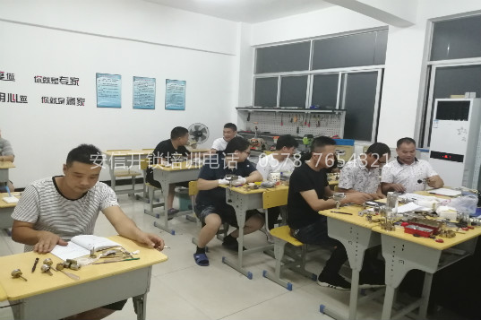 贺州学配汽车钥匙费用多少